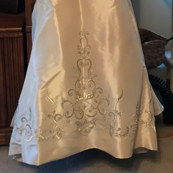 Wedding Gown - Picture 2 of 7